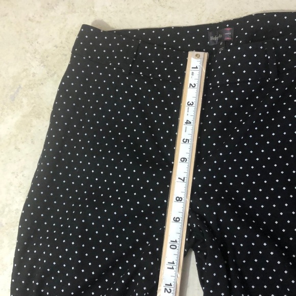 Rafaela Curvy Diamond Pattern Petite Capris 8P - Picture 6 of 8